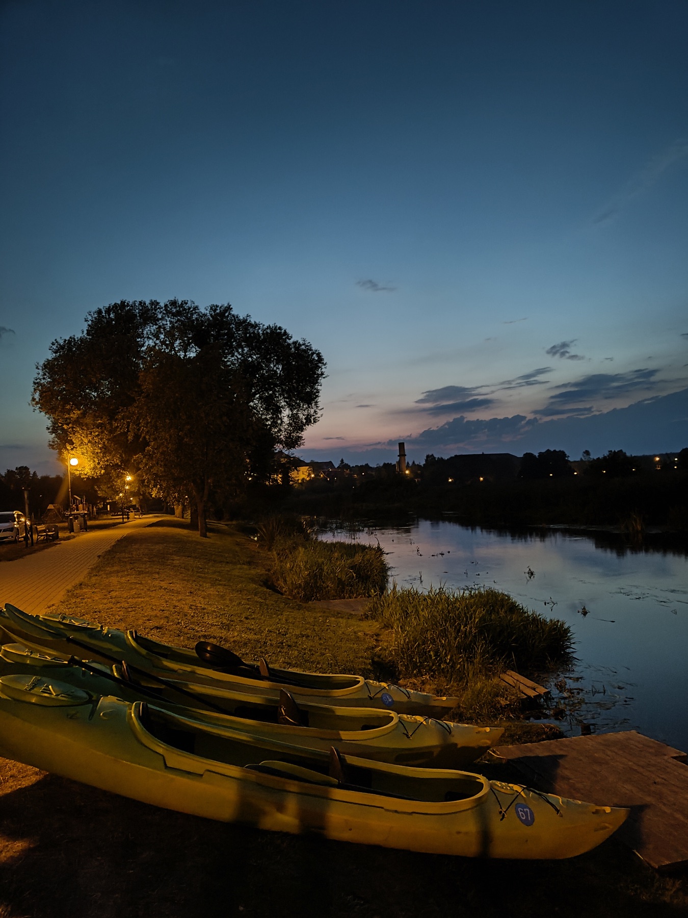 Nocny spływ kajakowy w Supraślu — zmierzch nad rzeką